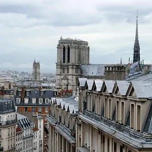 Cosy , Paris France